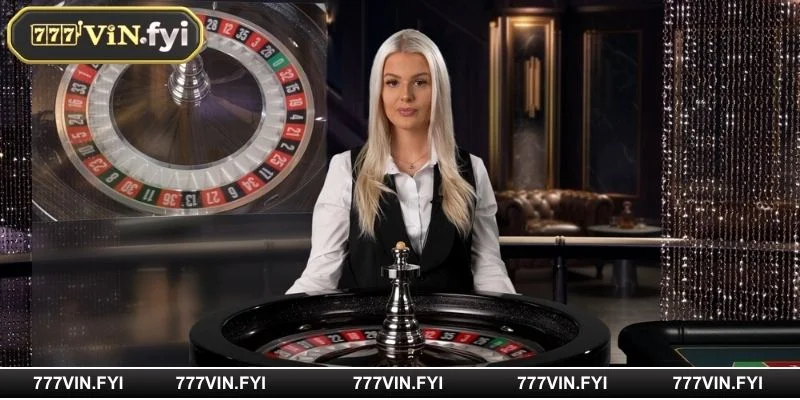 Dealer xinh đẹp đảm nhận chia bài trong sảnh Live Casino 777VIN