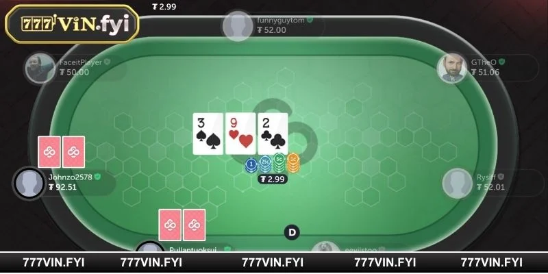 Người chơi tập trung sắp xếp 13 lá bài để tạo nên các chi mạnh nhất